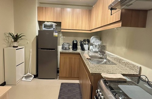 Kapitolyo Condo | Aesthetic Cozy Apartment Condo With Pool Balcony & Deck