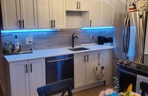 Niagara Falls House | Aesthetic Cozy Unit in Niagara Falls