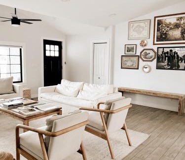 Troy House | Aesthetic ranch style home with modern furnishings