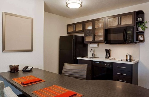 Mount Laurel Hotel | Affordability Meets Comfort! Minutes to Museum of the American Revolution