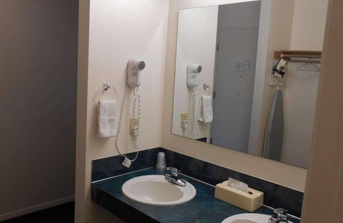 Enumclaw House | Affordability Meets Comfort at GuestHouse Enumclaw! Free Onsite Parking