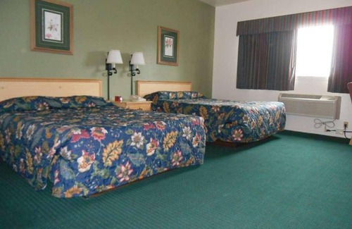Enumclaw House | Affordability Meets Comfort in GuestHouse Enumclaw! 3 Great Units, Free Parking