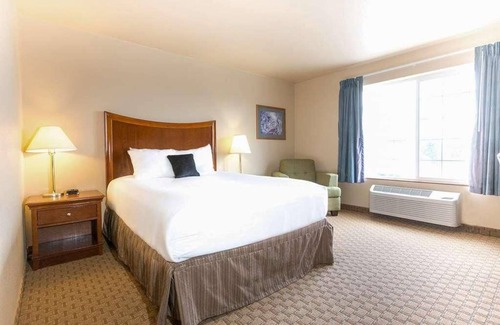 McMinnville Hotel | Affordability Meets Comfort! Pets Allowed, Near Eyrie Vineyards!