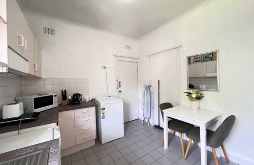 Maroubra Apartment | Affordable 1-bedroom unit close to Maroubra Beach