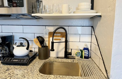 Central Oklahoma City Apartment | Affordable 1BR | 8 Mins to OKC State Fair | Full Kitchen and Smart TV #20B