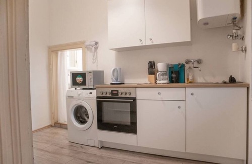 Wahring Apartment | Affordable 2-Apts for 14 P/4BR Ideal for Families
