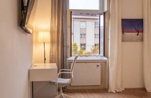 Wahring Apartment | Affordable 2-Apts for 14 P/4BR Ideal for Families