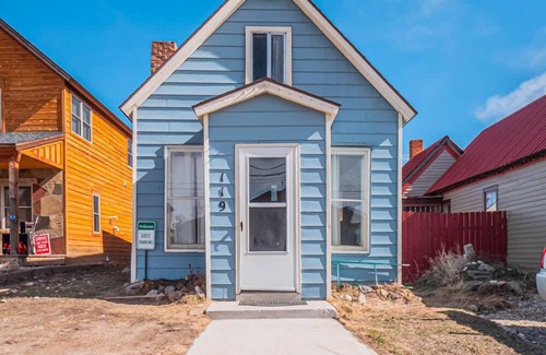 Leadville North House | Affordable 2BR - Near Mainstreet - Harrison Ave