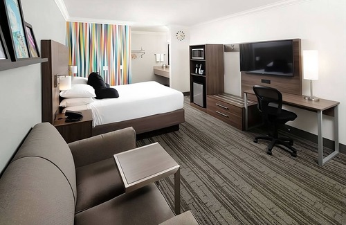 Temecula Resort | Affordable Accommodation in Signature Temecula! Onsite Pool, Free Parking