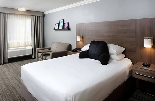 Temecula Resort | Affordable Accommodation in Signature Temecula! Onsite Pool, Free Parking
