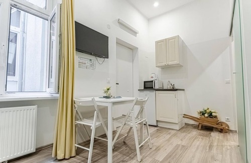 Mariahilf Hotel | Affordable and Beautiful Room Near Hauptbahnhof