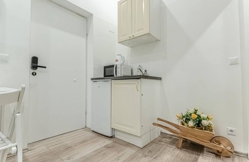 Mariahilf Hotel | Affordable and Beautiful Room Near Hauptbahnhof