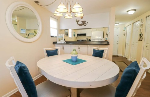 Butler Beach Condo | AFFORDABLE AND OCEAN VIEW! Ground floor 1 bedroom condo overlooking the pool
