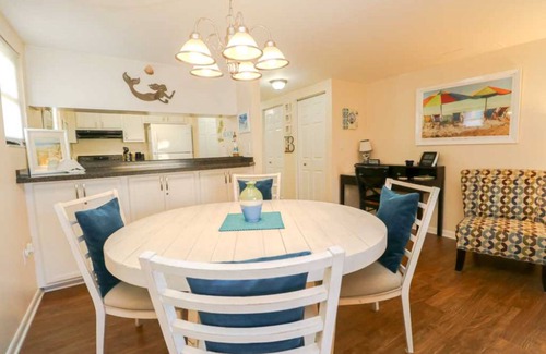 Butler Beach Condo | AFFORDABLE AND OCEAN VIEW! Ground floor 1 bedroom condo overlooking the pool