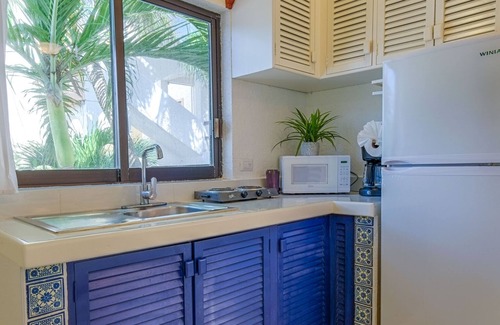 Akumal Condo | Affordable, bright studio with beach access, AC and WiFi!