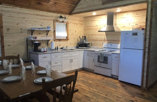 Broken Bow Cabin | Affordable cabin near Beavers Bend State Park