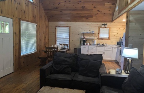 Broken Bow Cabin | Affordable cabin near Beavers Bend State Park