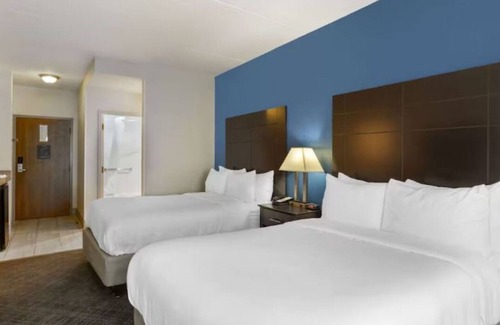 Mundelein Hotel | Affordable Comfort Near Vernon Hills Dining, Shopping, and Entertainment Venues