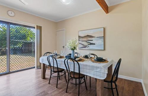 Sunnybank House | Affordable Convenient Stay 4Beds with Ducted AC