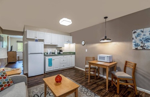 Salem Hotel | Affordable Corporate Suites of Salem