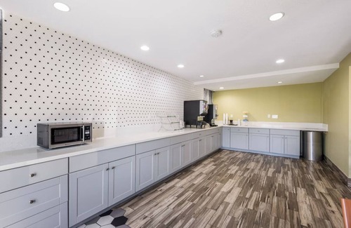 Lovington Hotel | Affordable Couple Room Perfect for Long Term Stay