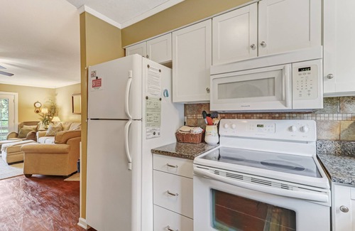 Fernandina Beach Condo | Affordable Elegance at Amelia Landings: Owner Managed and Maintained!
