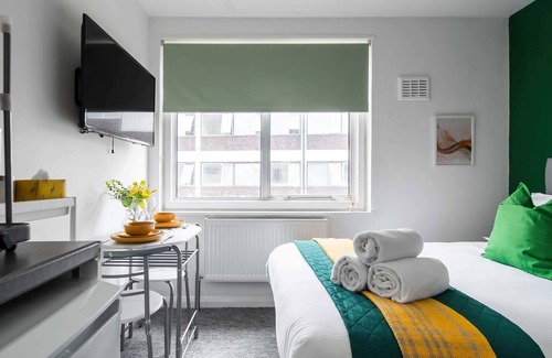 Southgate House | Affordable En-Suite Studio Rooms in London, N14 4A