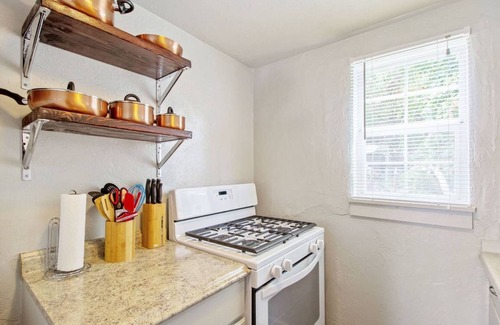 Asian District Apartment | Affordable for Long Stay 💼, Great for Budget-Friendly Business Travels ✈️