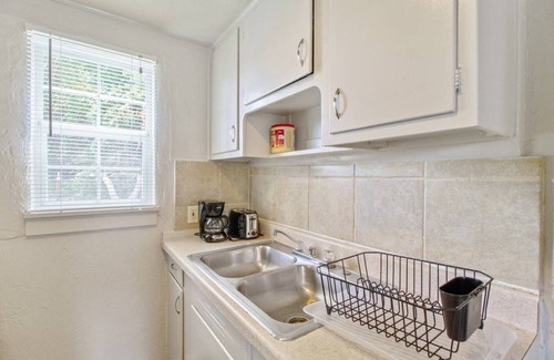 Asian District Apartment | Affordable for Long Stay 💼, Great for Budget-Friendly Business Travels ✈️