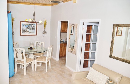 Paradise Island Condo | Affordable Getaway on Paradise Island - Cozy & Charming