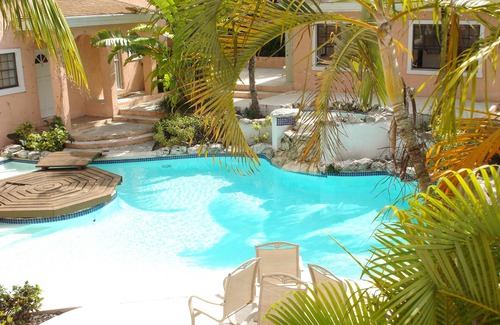 Paradise Island Condo | Affordable Getaway on Paradise Island - Cozy & Charming