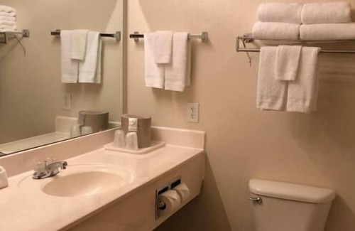 Kelso House | Affordable Getaway at Guest House Kelso Longview! Free Parking, Pets Allowed