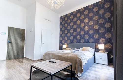 Mariahilf Hotel | Affordable King Room w/Cityview Mariahilferstr F