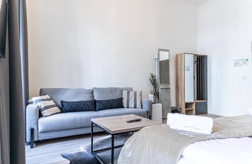 Mariahilf Hotel | Affordable King Room w/Cityview Mariahilferstr F