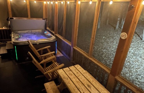 Blue Ridge Cabin | Affordable. Private Mountain Get-A-Way - Good Wi Fi