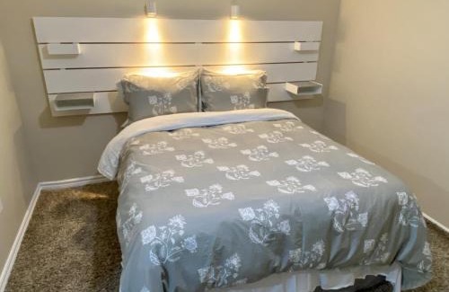 Newmarket House | Affordable Room with FREE Parking in Newmarket ON