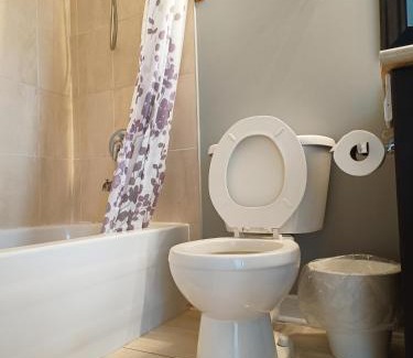 Newmarket House | Affordable Room with FREE Parking in Newmarket ON