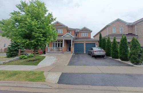 Newmarket House | Affordable Room with FREE Parking in Newmarket ON