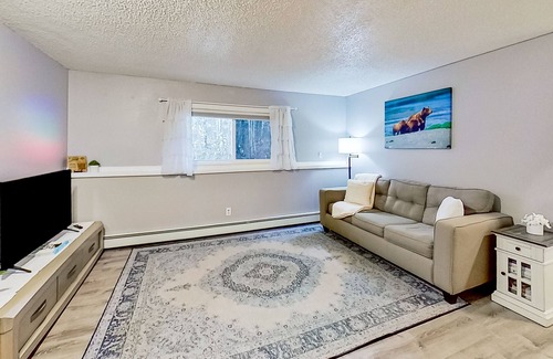 Eagle River House | Affordable stay across from trails with mtn views & full kitchen - dog-friendly