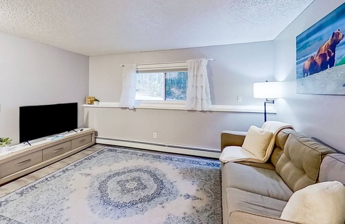 Eagle River House | Affordable stay across from trails with mtn views & full kitchen - dog-friendly