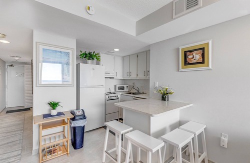 North Ocean City Condo | Affordable studio with great beach views, pools & grills