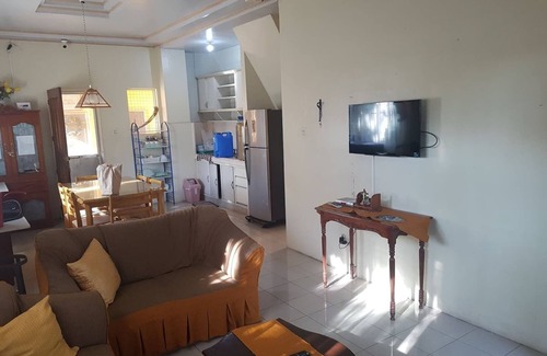 Silang Junction North House | Affordable Tagaytay Home 400m away from the Malls and restaurants.
