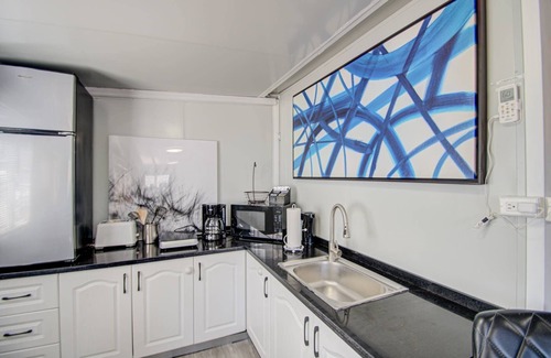 Garfield House | Affordable! Tiny Home | Walk to Downtown Phoenix | Free Parking | Convention Center Nearby