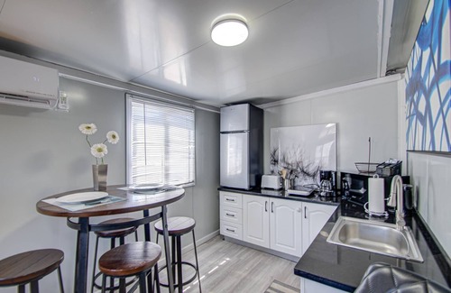 Garfield House | Affordable! Tiny Home | Walk to Downtown Phoenix | Free Parking | Convention Center Nearby