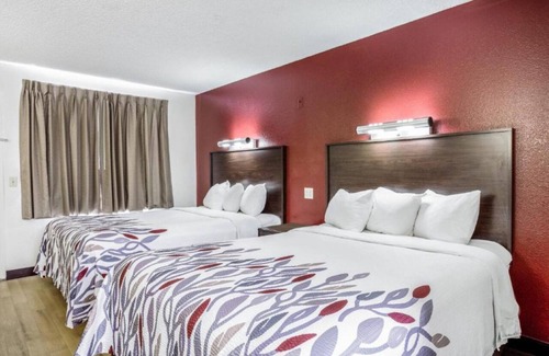 Allison Hotel | Affordable Unit for Budget Travelers Near Rex Museum - Free Parking