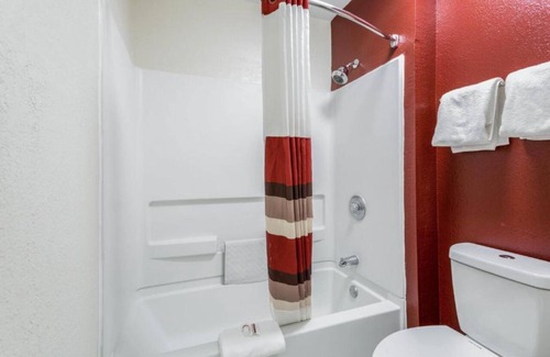 Allison Hotel | Affordable Unit for Budget Travelers Near Rex Museum - Free Parking