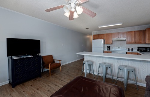 Gulf Shores House | Affordable Vacation Home - Walk to the beach, restaurants, shops, etc!