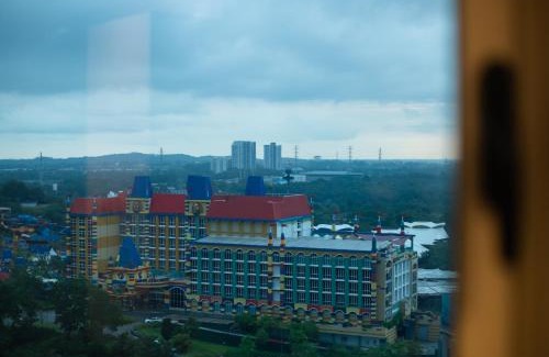 Medini Apartment | Afiniti 2BR - Giant Bear Home - Legoland 300m