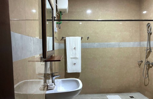 Ho Hotel | African Hill Resort