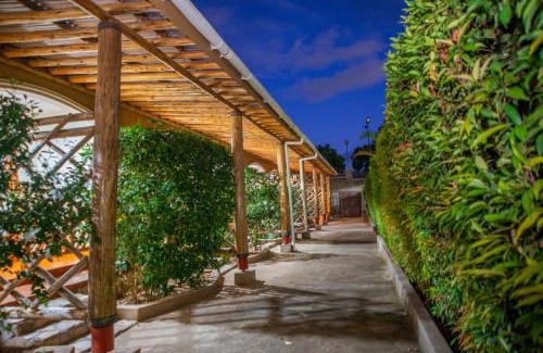 Entebbe Bed & Breakfast | African Roots Guesthouse Entebbe